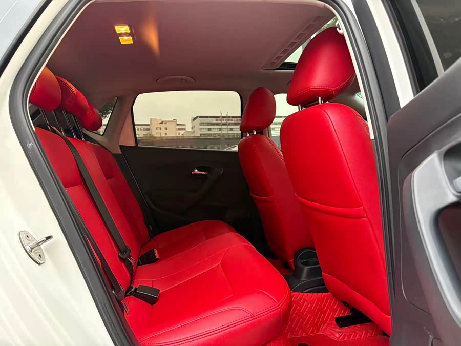 Volkswagen Polo 2016 car image #9