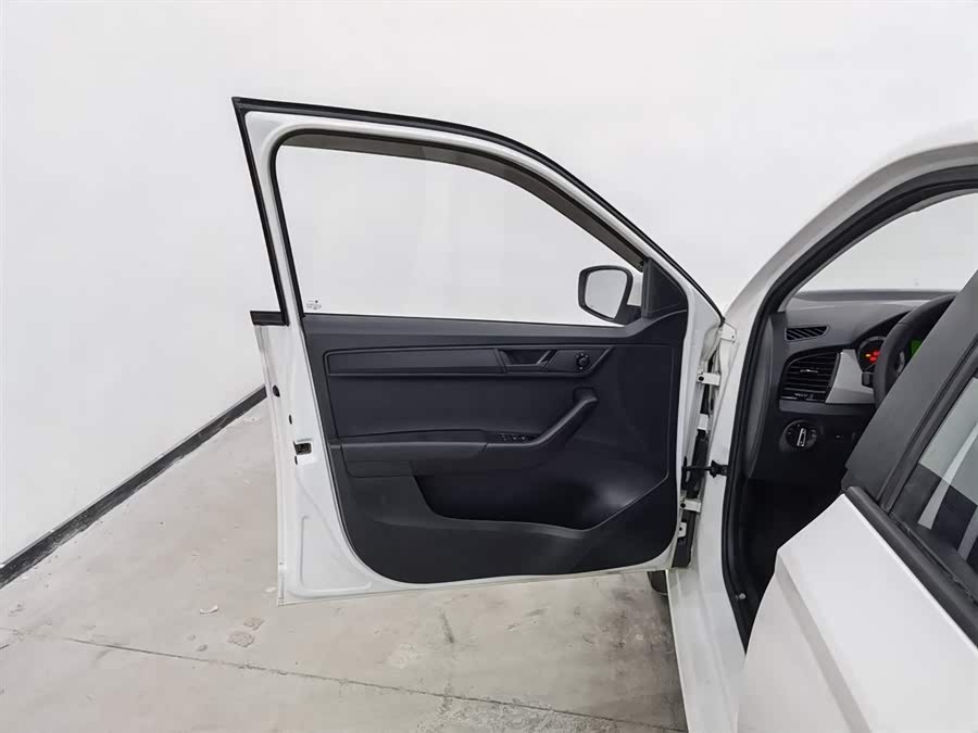 Skoda Fabia 2019 car image #9