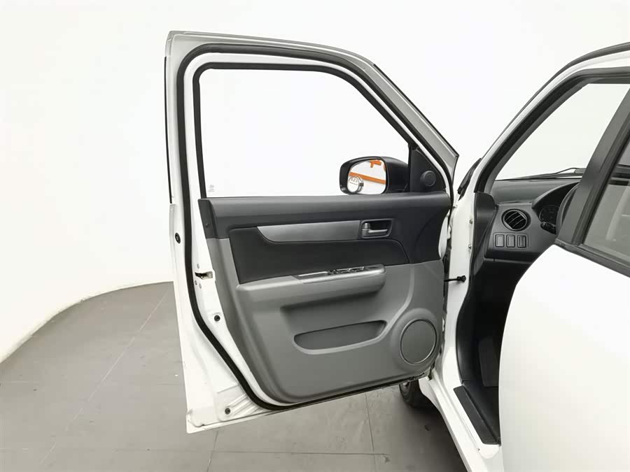 Suzuki Swift 2015 car image #9