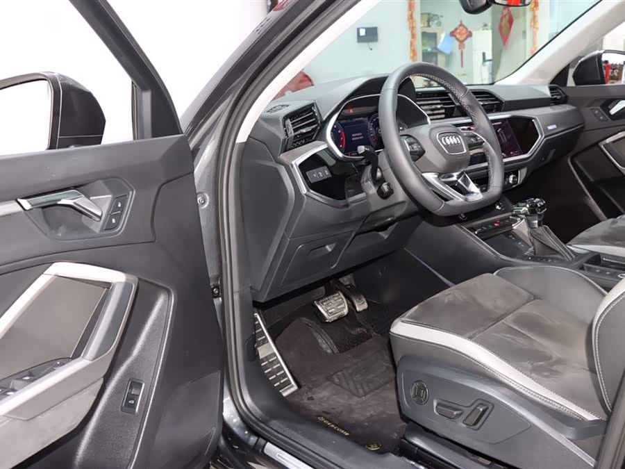 Audi Q3 2022 car image #9