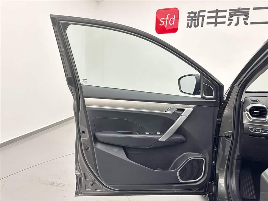 GEELY Coolray 2025 car image #9