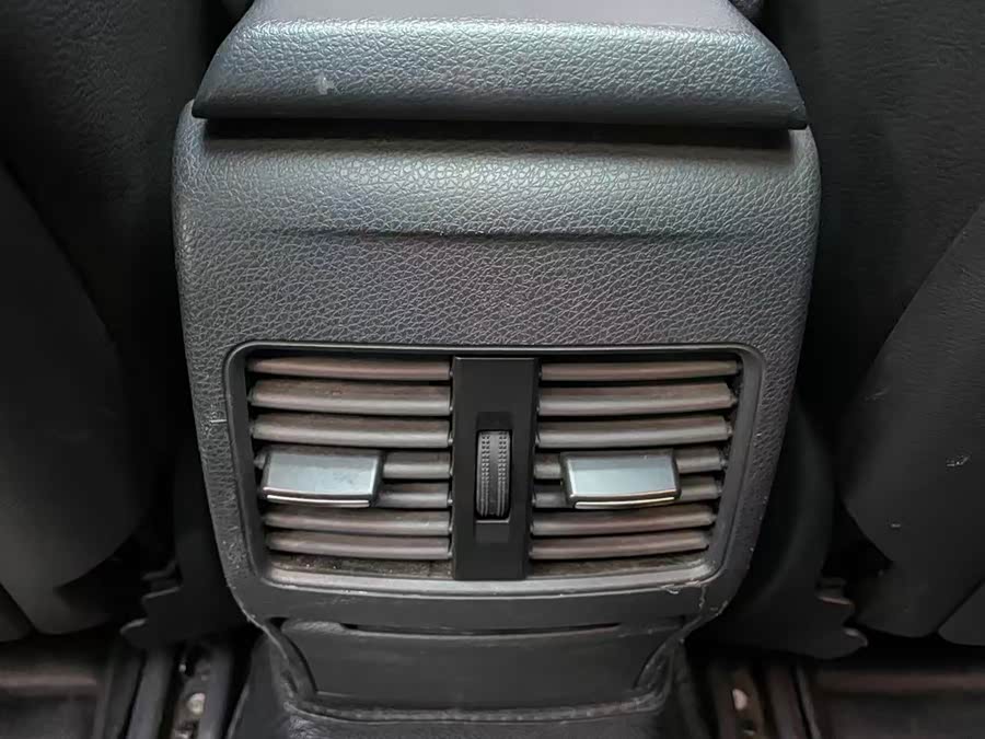 Mercedes-Benz GLA Class 2015 immagine di auto #9