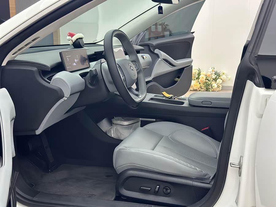 NIO ET5 2023 car image #9