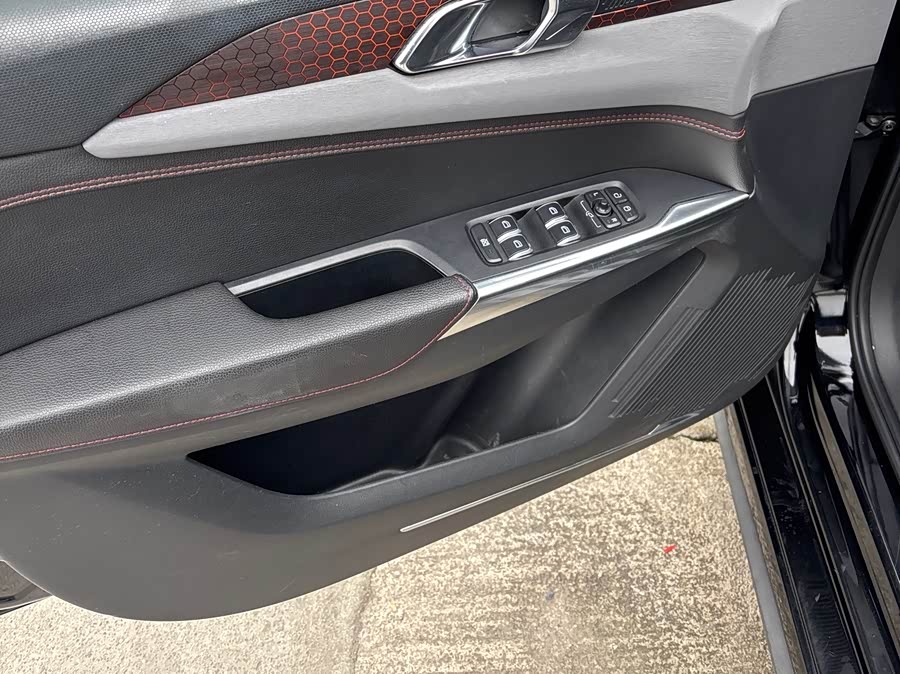 Lynk & Co 03 2019 car image #9