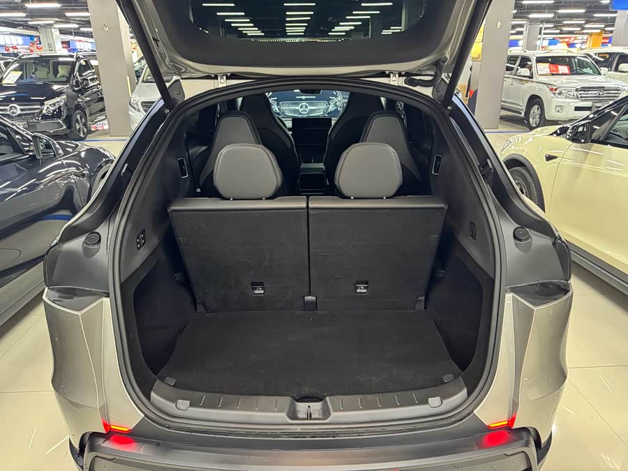 特斯拉 Model Y L 2025 汽车图片 #9