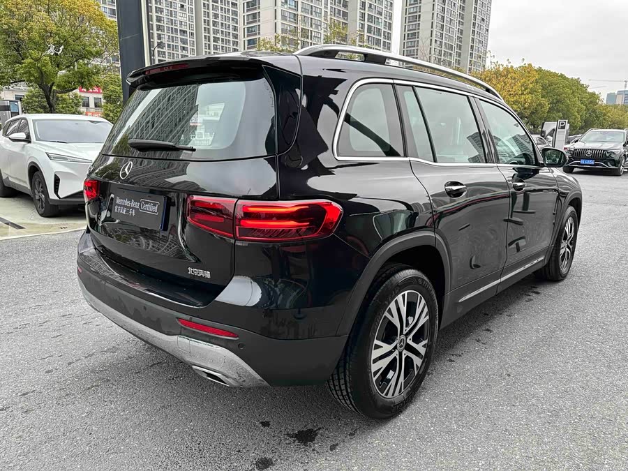 Mercedes-Benz GLB Class 2025 car image #9