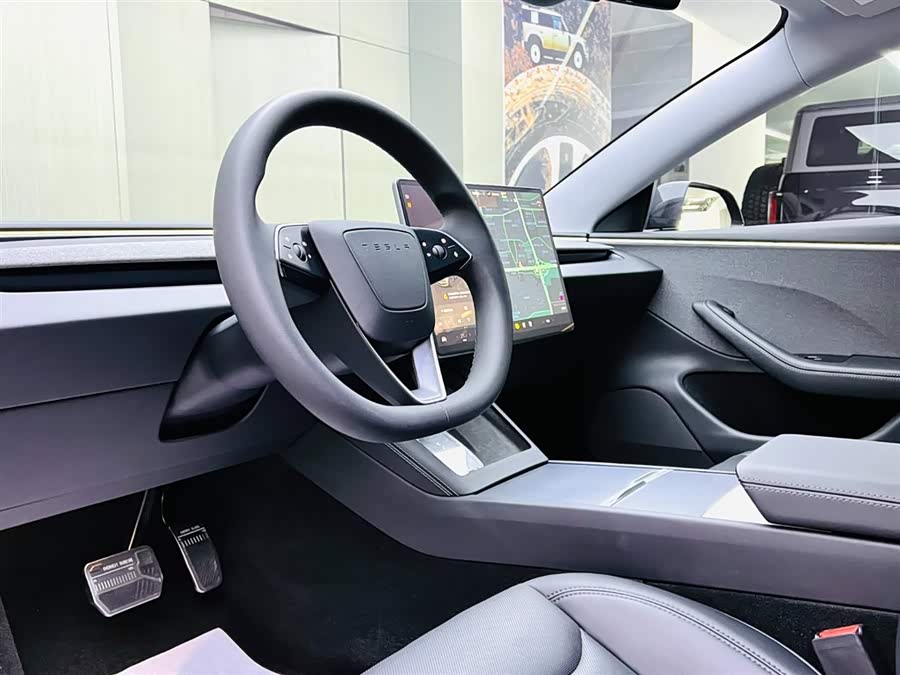 Tesla Model 3 2024 car image #9