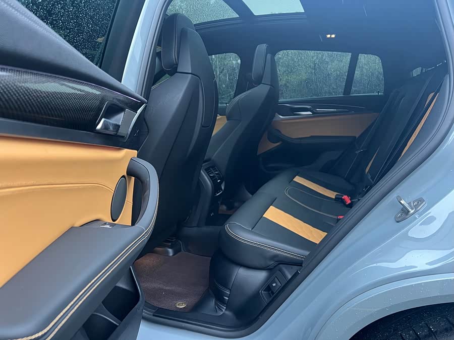 BMW X4 M 2023 car image #9