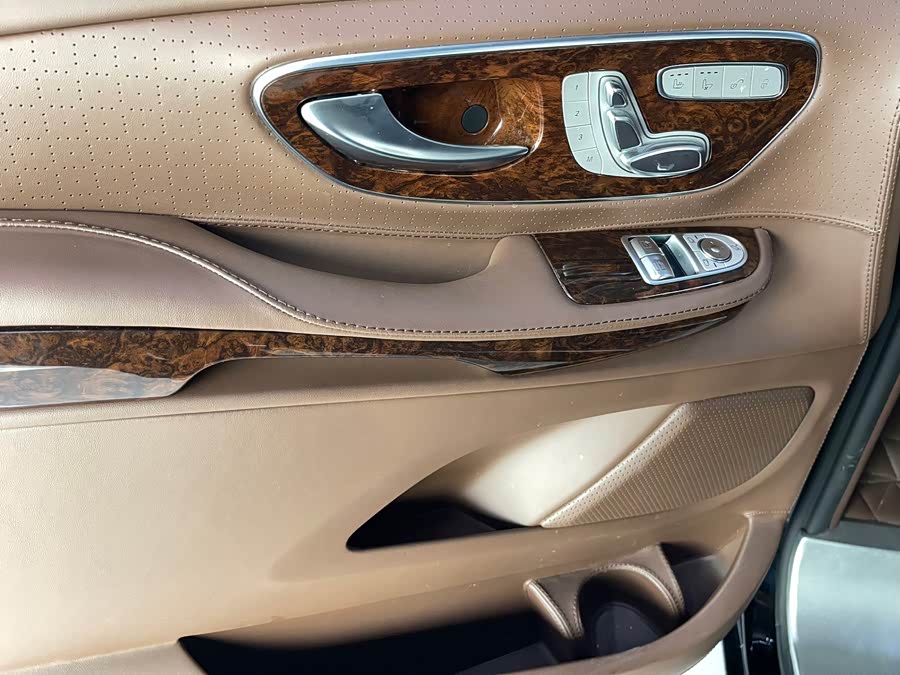 Mercedes-Benz V Class 2025 car image #9