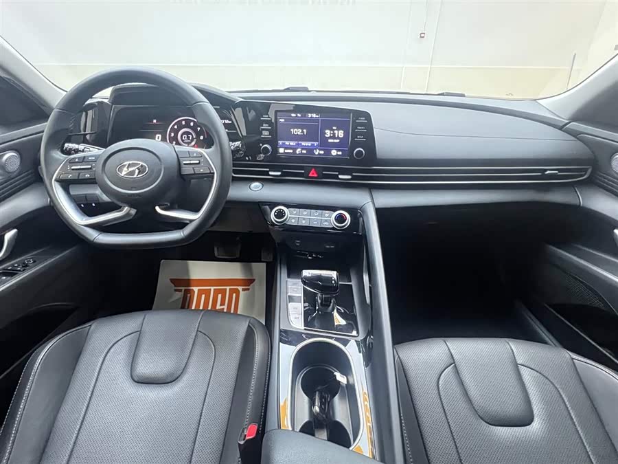 Hyundai Elantra 2022 immagine di auto #9