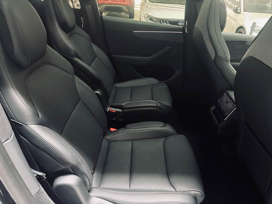 特斯拉 Model Y L 2025 汽车图片 #9