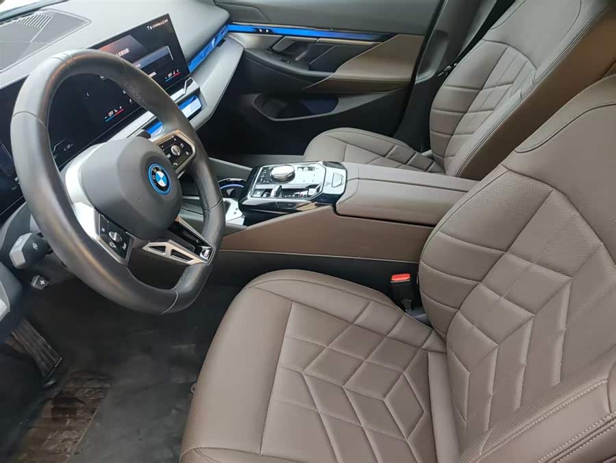 BMW i5 2024 car image #9