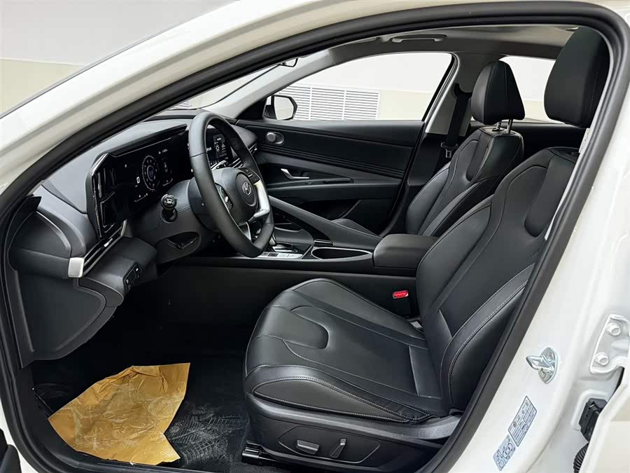 Hyundai Elantra 2023 car image #9