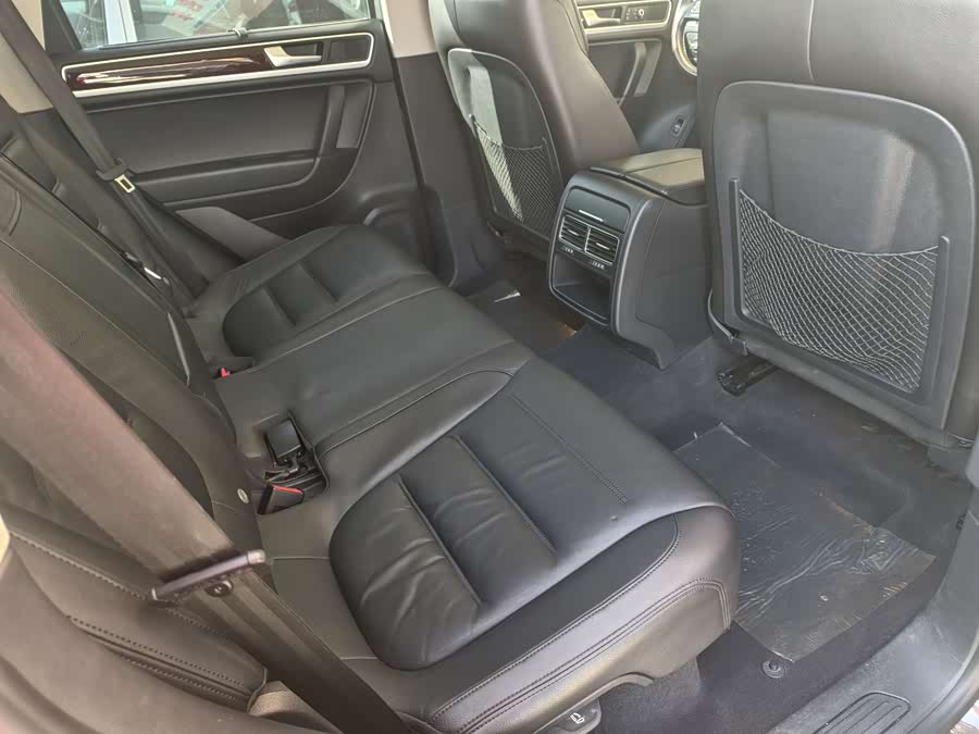 Volkswagen Touareg 2015 car image #9