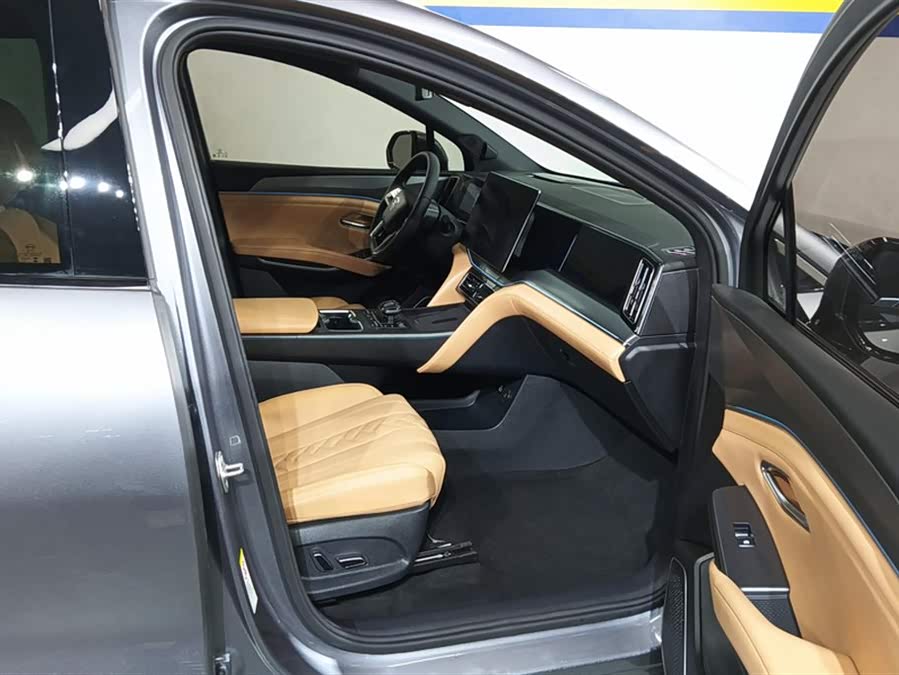 BYD SongL DM-i 2024 car image #9