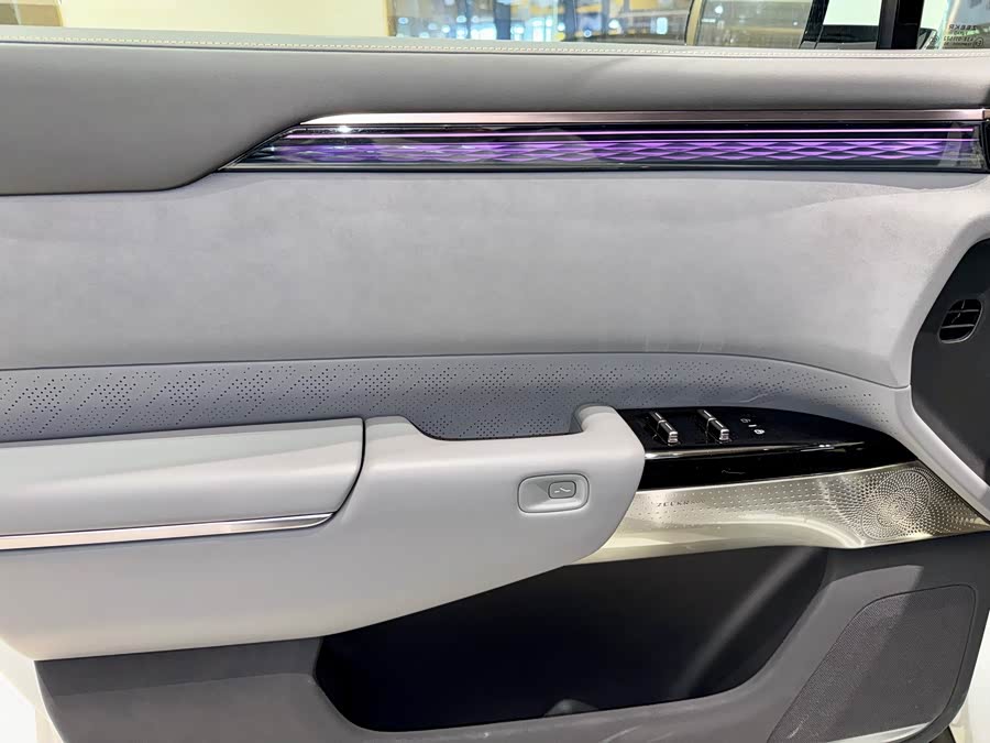 Zeekr 7X 2024 car image #9