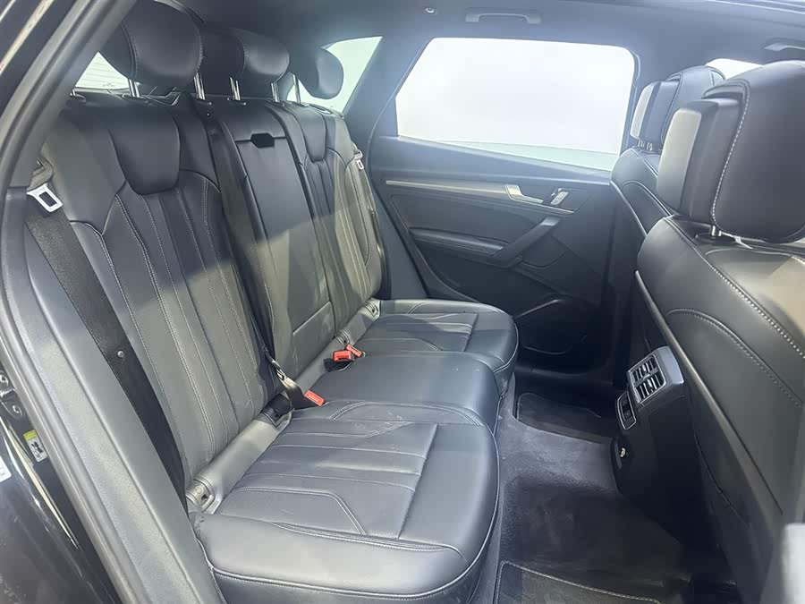 Audi Q5L 2024 car image #9