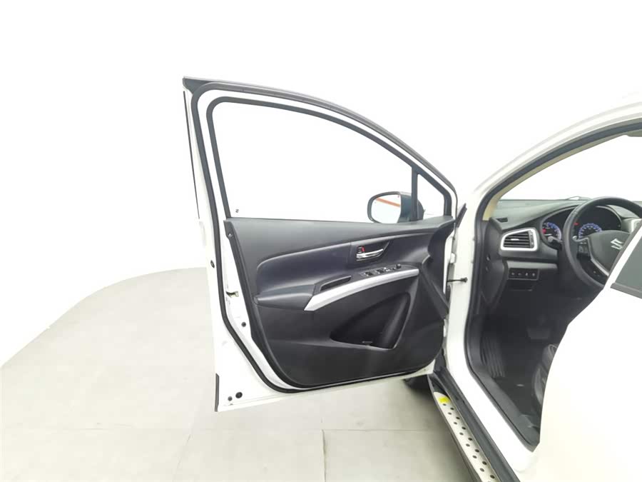 Suzuki S-Cross 2015 صورة سيارة #9