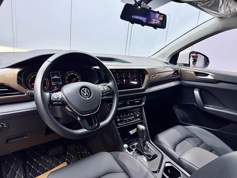 Volkswagen Tharu 2021 car image #9