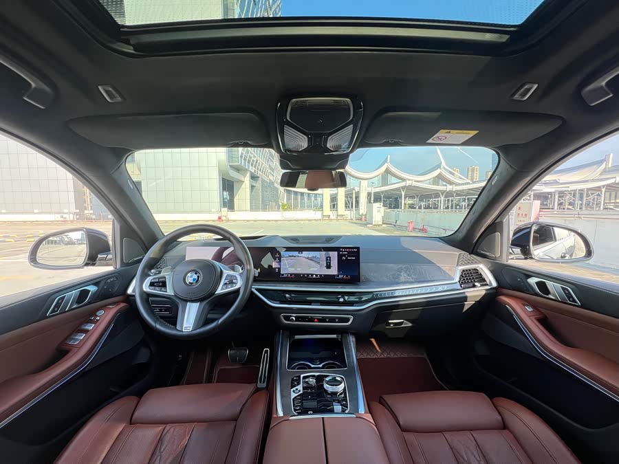 BMW X7 2024 car image #9