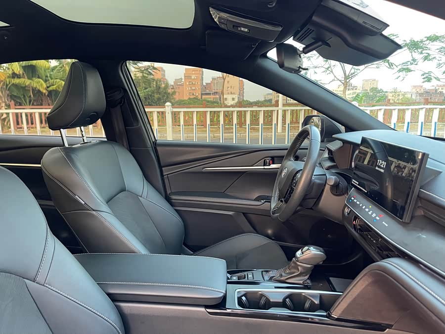 Toyota Camry 2024 immagine di auto #9