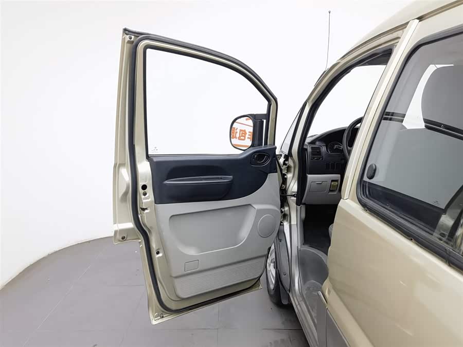 Forthing Lingzhi 2019 #9 Forthing Lingzhi 2019 car image #9