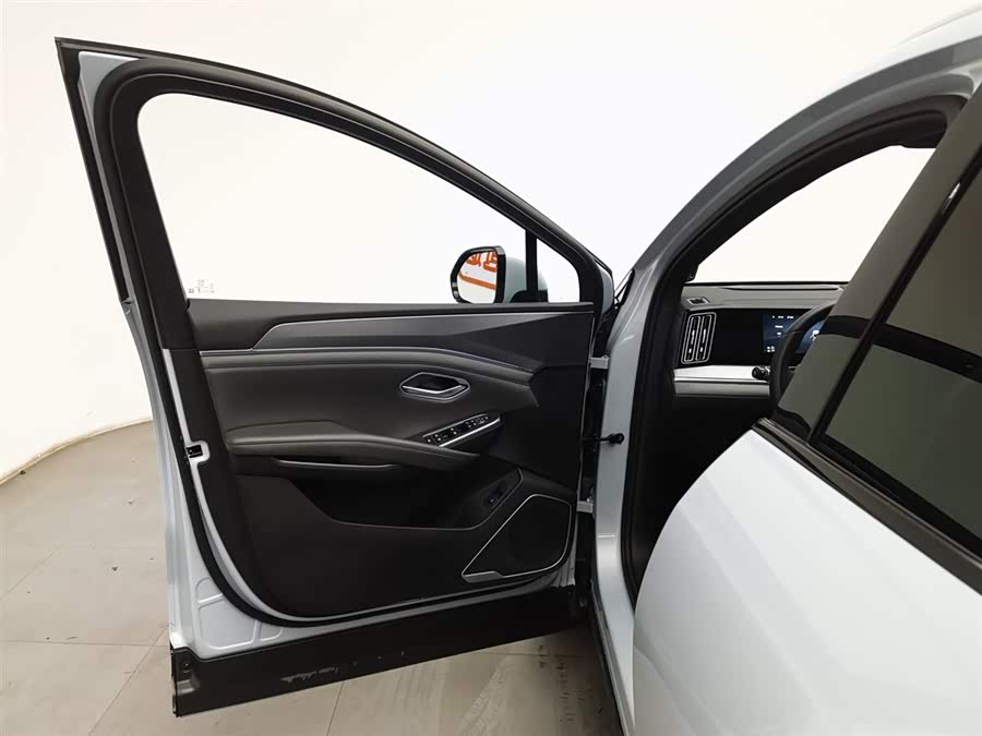 BYD SongL DM-i 2025 car image #9