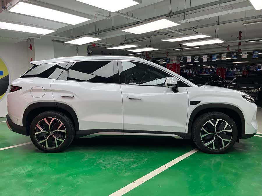 BYD SongL DM-i 2025 car image #9
