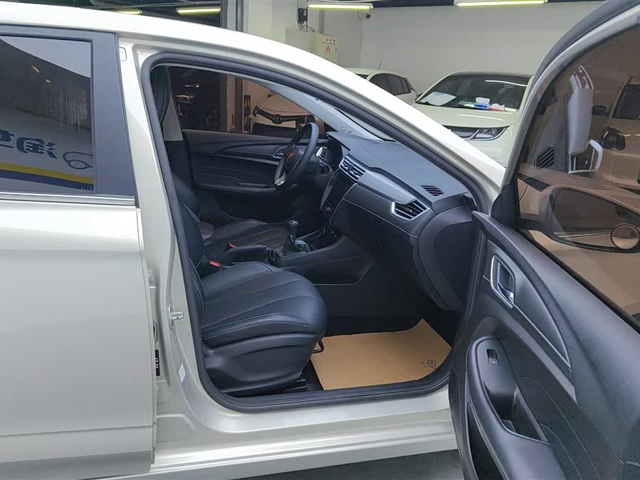 Roewe i5 2020 #9 Roewe i5 2020 car image #9