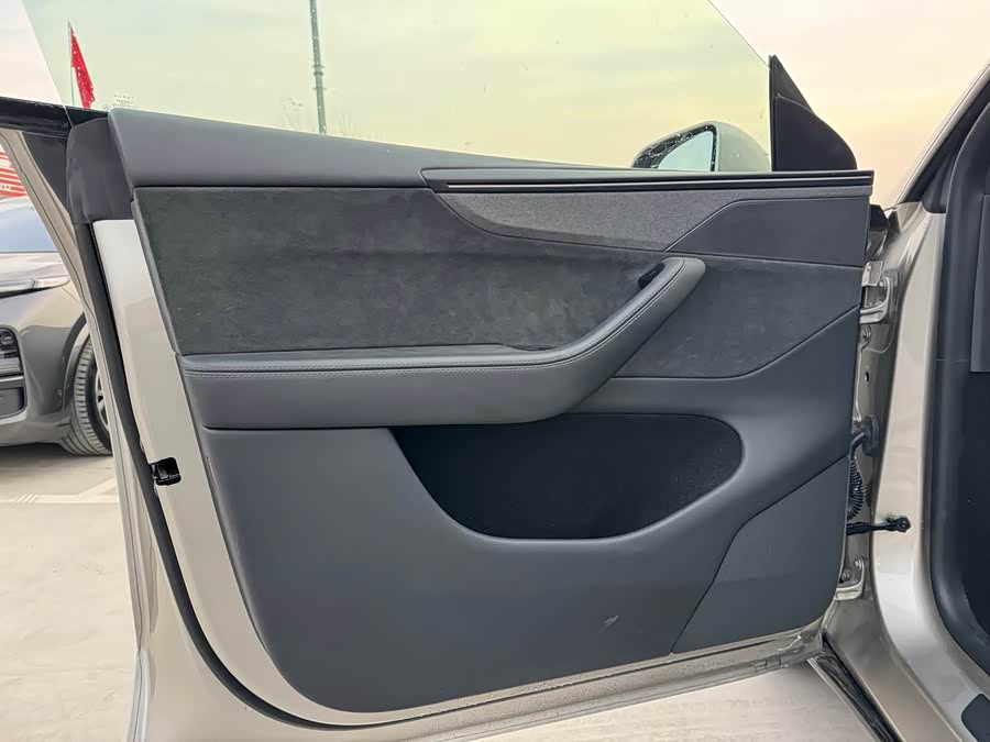 特斯拉 Model Y L 2025 汽车图片 #9