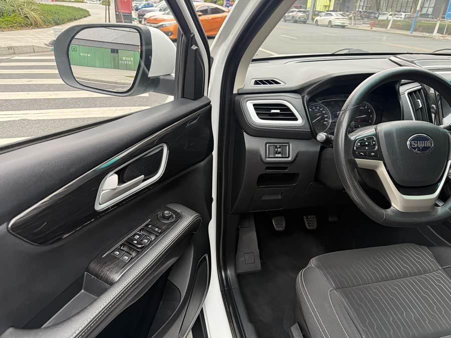 SWM X7 2018 imagen de coche #9