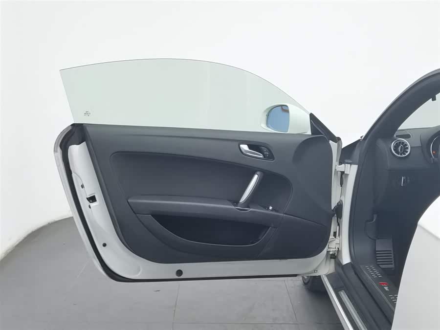 Audi TT 2011 car image #9