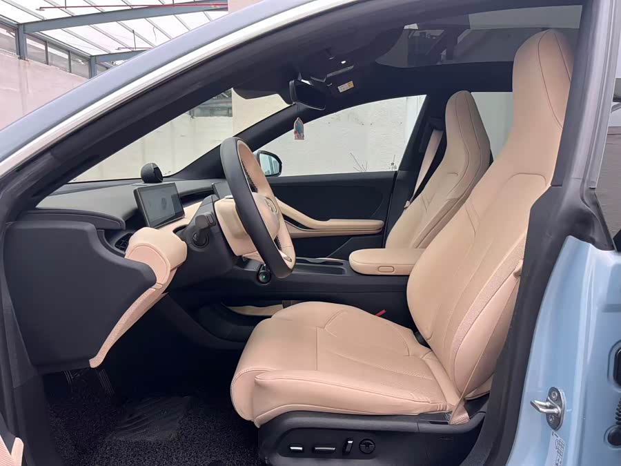 NIO ET5 2023 car image #9