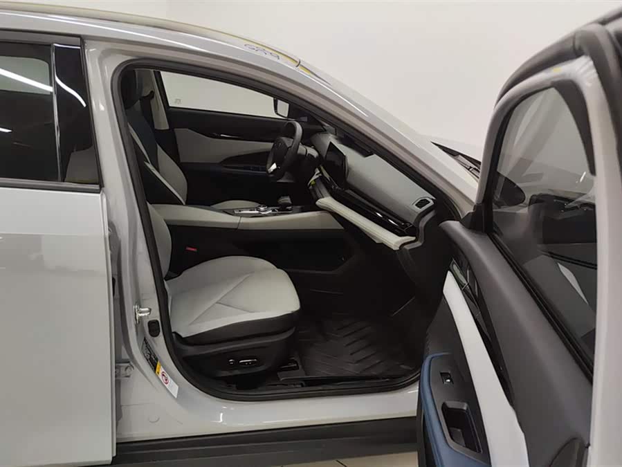 Changan UNI-V iDD 2023 car image #9