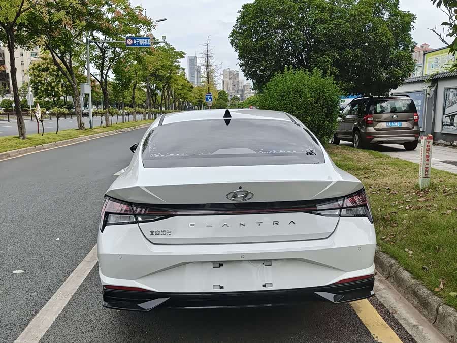 Hyundai Elantra 2023 immagine di auto #9