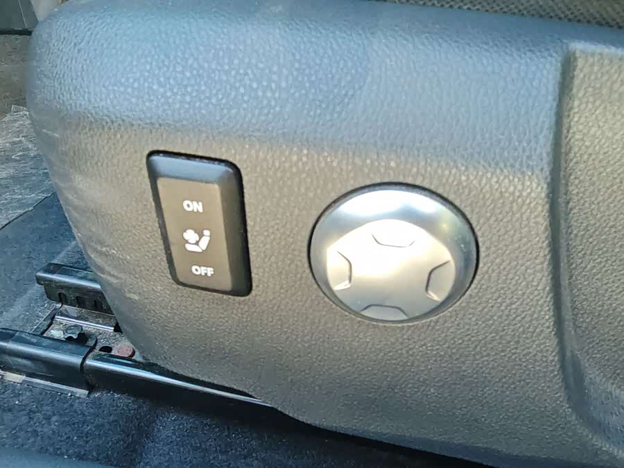 HongQi E-QM5 2022 car image #9