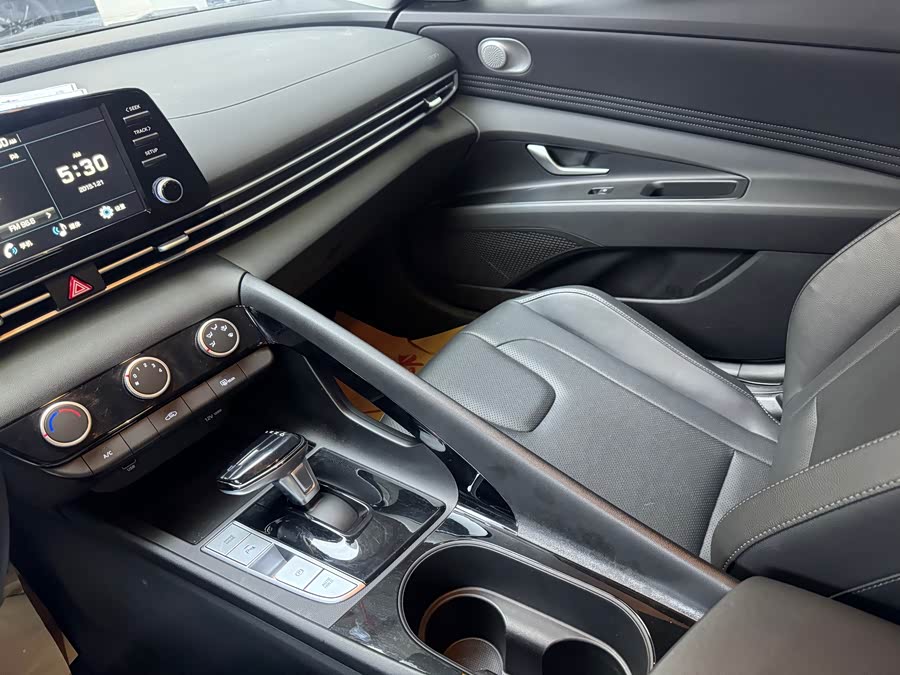 Hyundai Elantra 2023 car image #9