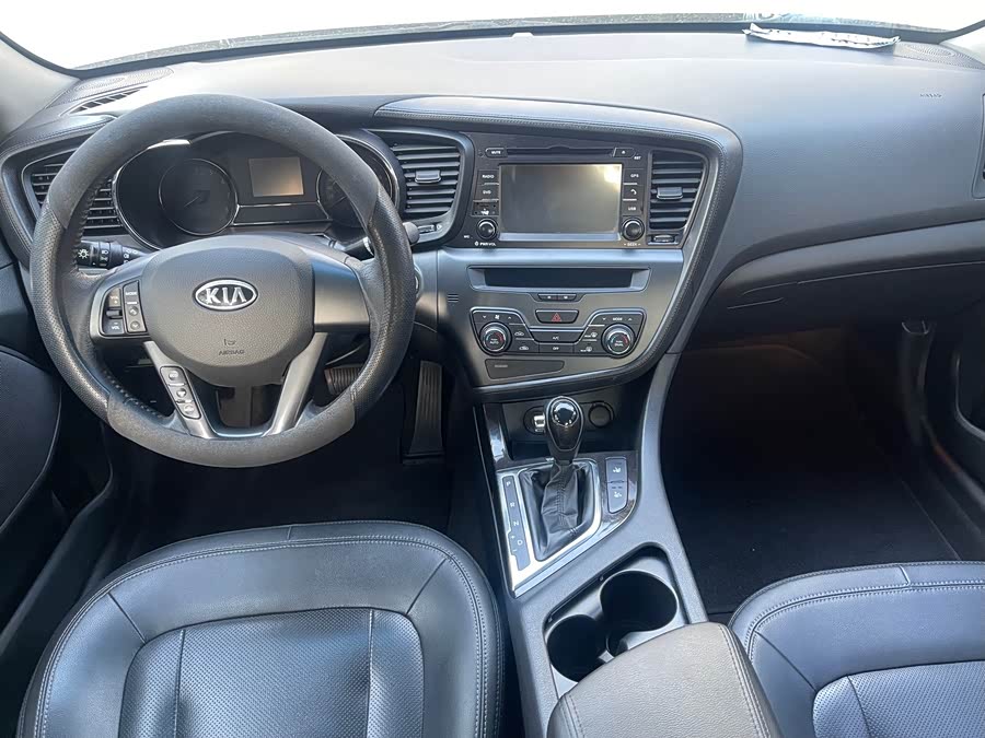 Kia K5 2012 car image #9