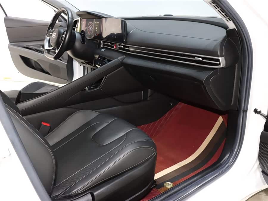 Hyundai C3R 2021 car image #9