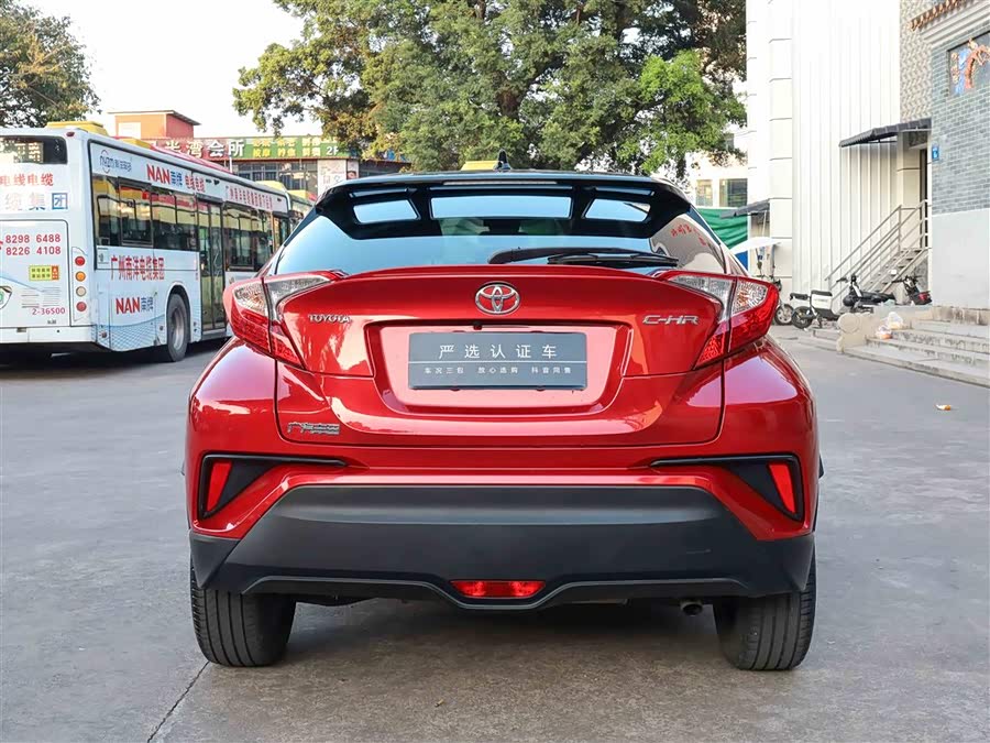 Toyota C-HR 2018 car image #9
