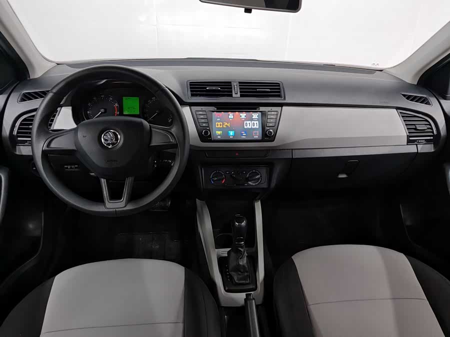 Skoda Fabia 2015 immagine di auto #9