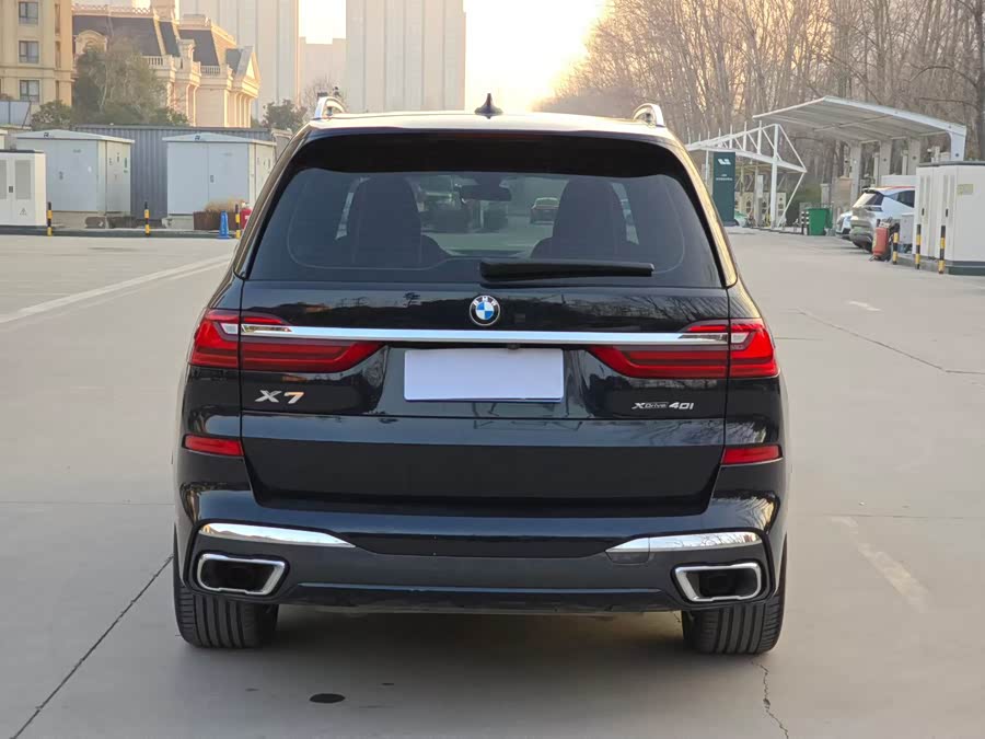 BMW X7 2022 car image #9