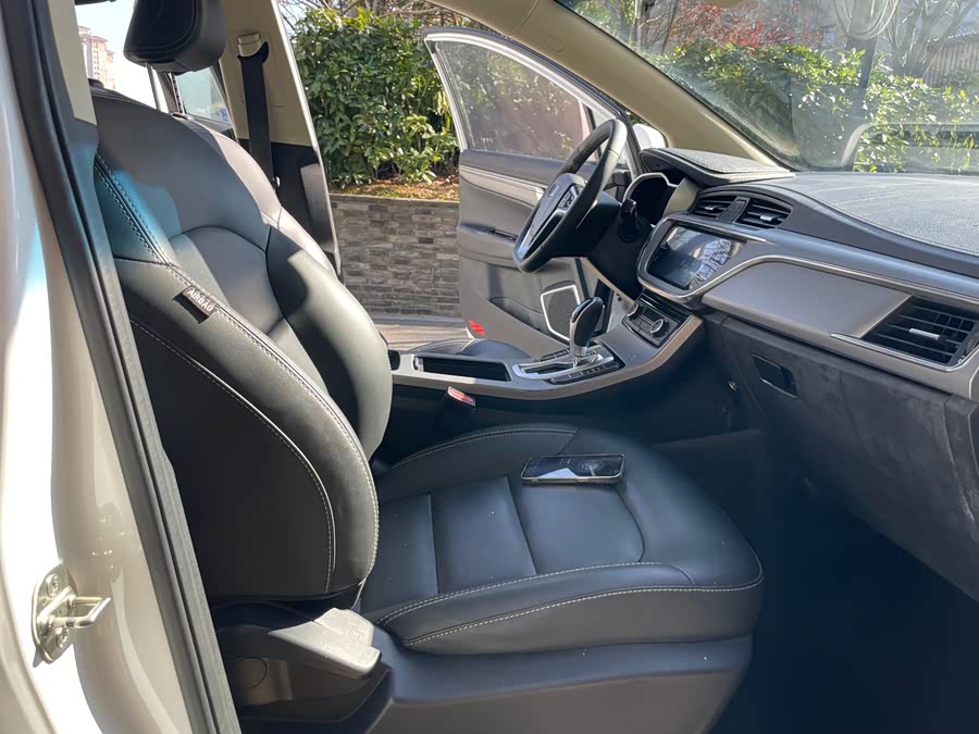 GEELY Emgrand GS 2019 car image #9