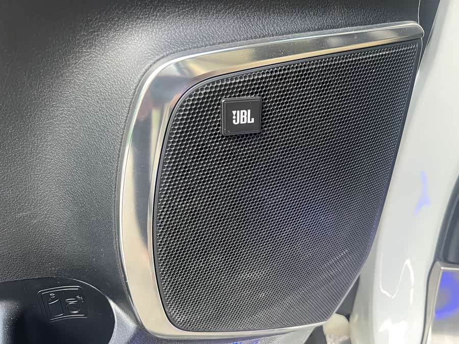 Toyota Alphard 2018 car image #9