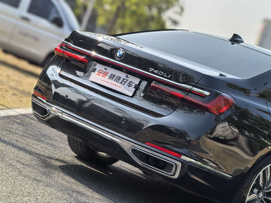 BMW 7 Series 2020 car image #9