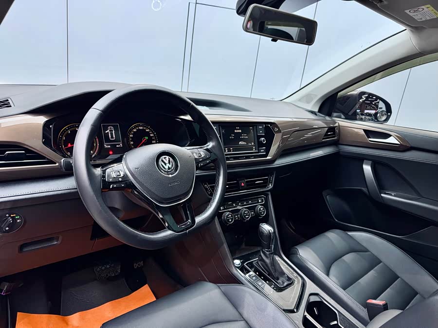 Volkswagen Tharu 2020 car image #9
