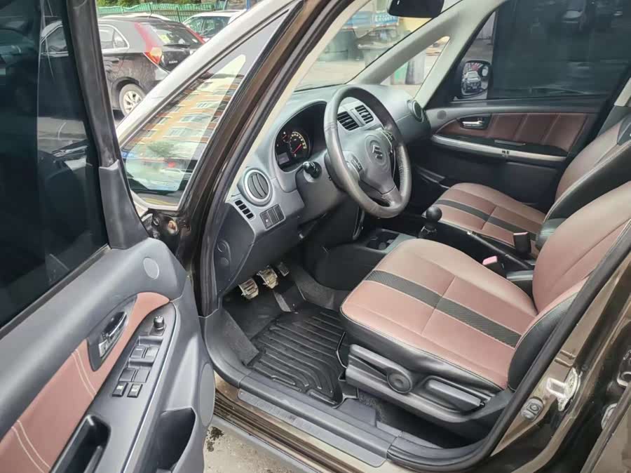 Suzuki SX4 2017 car image #9