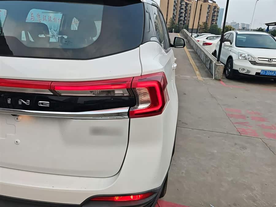 Forthing T5 2022 immagine di auto #9