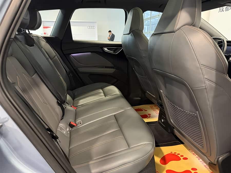 Audi Q4 e-tron 2024 изображение автомобиля #9