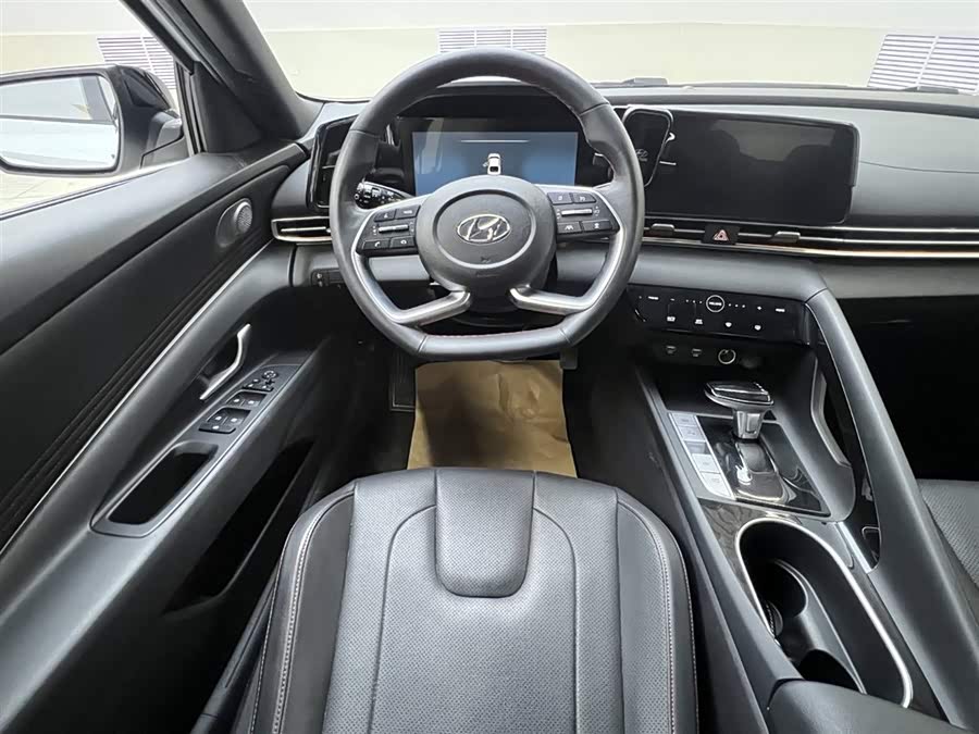 Hyundai Elantra 2022 car image #9